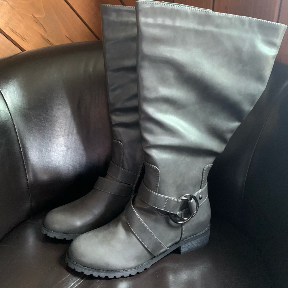 🍂🍁NWT Charcoal Low Heel Wide Calf Boots